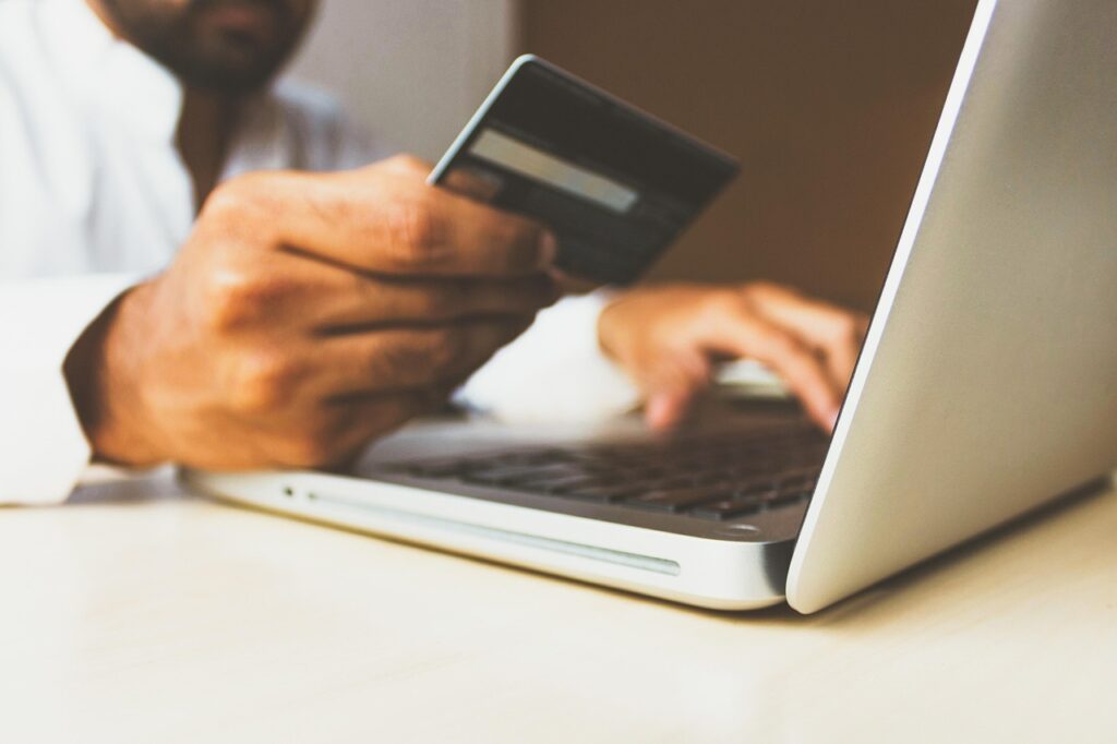 ファッションレンタルの支払いにクレジットカードは使えるの？